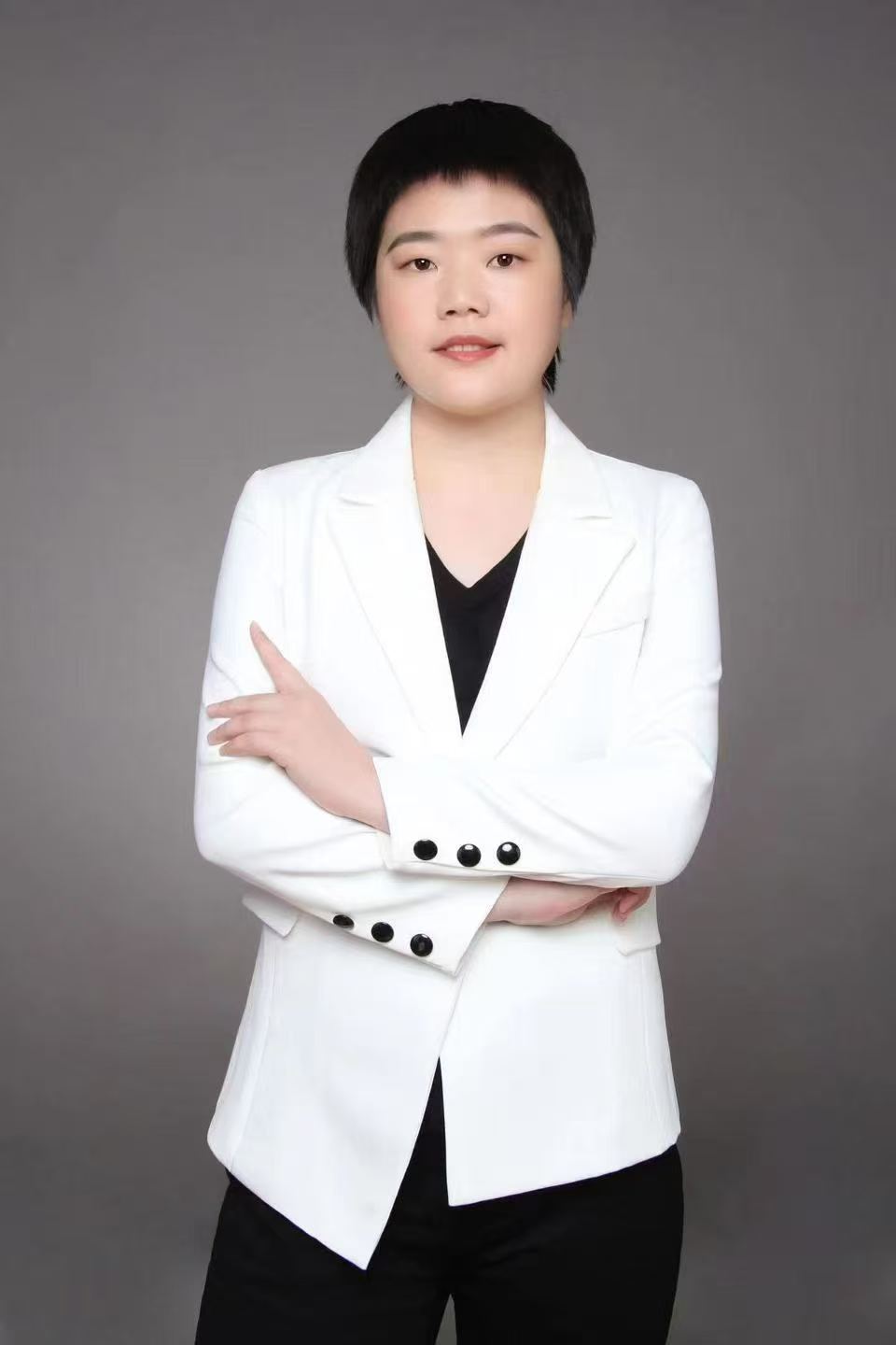 屈建爱律师